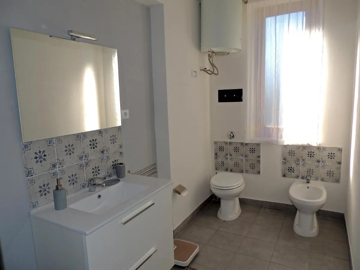 Villa Flore Casteldaccia 0*,